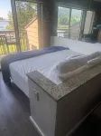 FLATHEAD LAKE WATERFRONT STUDIO RETREAT!!! WITH BOAT OPTION