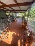 Lake front retreat, covered boat dock, large deck , fenced play area, RV parking - Homestays