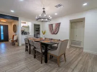 Upscale Family Gem ~ Scenic Pool ~ Game Room ~ Pkg Hotels in Litchfield Park