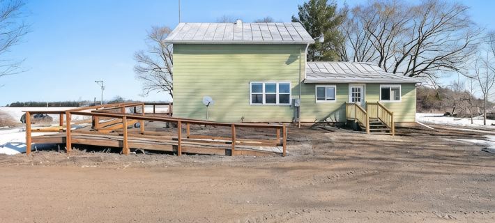 Private country setting! Close to water and other amenities! Hotels in Oconto County