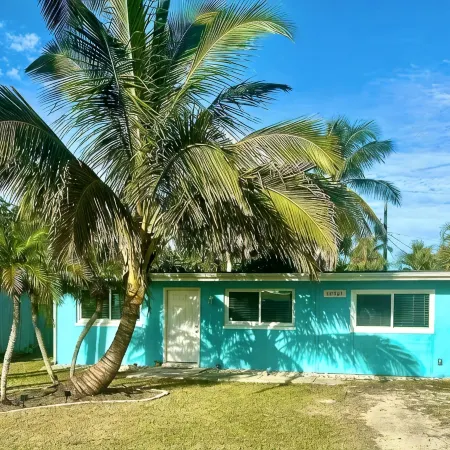 Kid-Friendly Beachy House Off Sanibel&FM Beach!