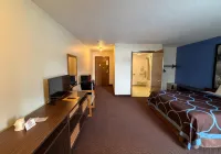 Iron Mountain Inn & Suites MI US 2