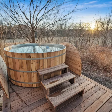 Sherwood Farmhouse: Hot Tub + King Beds + Pet Friendly