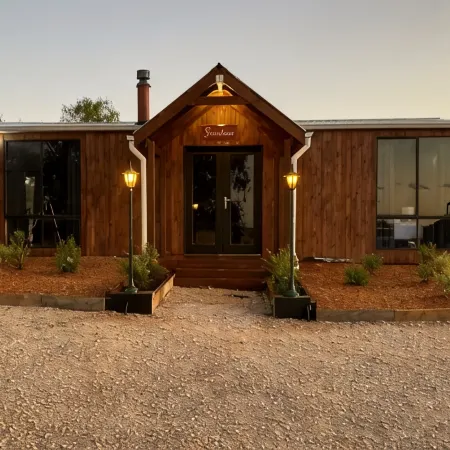 Sunstone - Awesome views in our modern and rustic off-grid eco 2 bed cabin!