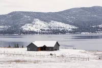 Cozy, Tranquil, & Stunning Lake View Home with Hot Tub, Sauna, and Outdoor Fun! - 4-Sterne