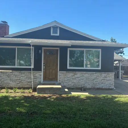 3-bedroom home close to Airport. Beutifully decorated.