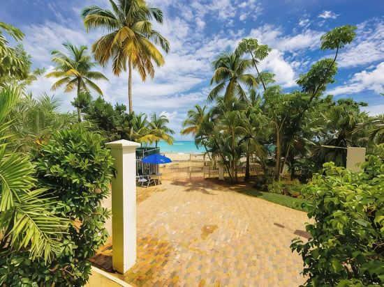 Beautiful Beach Front 1-bedroom 2 bed condo with WiFi  in peaceful Carolina