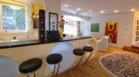 Marble Villa: Luxury Estate - central but intimate