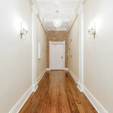 Historic downtown apartment Отели в г. Кроули