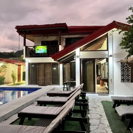Mason Party Villa Near Night Life Jaco