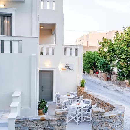 Sweet Home Naxos