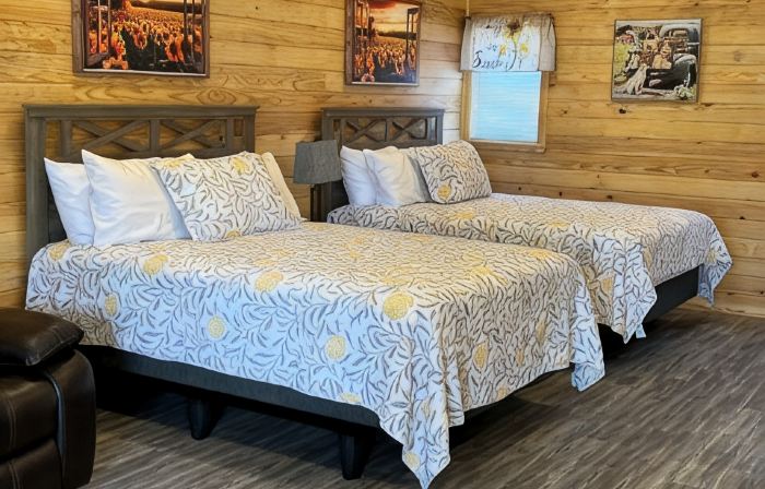 Cabin Unit 6 of 6 with AC and WiFi in lovely Paige