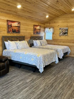 Cabin Unit 6 of 6 with AC and WiFi in lovely Paige