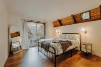 Spacious North Cascades Riverside A-Frame w/ Mt Baker Views - Dog-Friendly