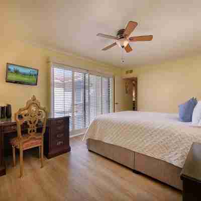 Monterey County Club Gem, 2 mi from El Paseo! Near shuttle for Stagecoach/ella Rooms