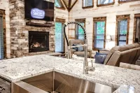Elegant Couples Cabin, Magnolia Design, 5-Star Amenities - 4-Star