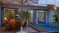 Large bungalow w/private pool, few min. from the sea, protected inner courtyard. - Private Pools