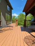 Spacious + Private Ski Lodge on 20+ Acres - 10 min to Stratton, 5 min to Bromley