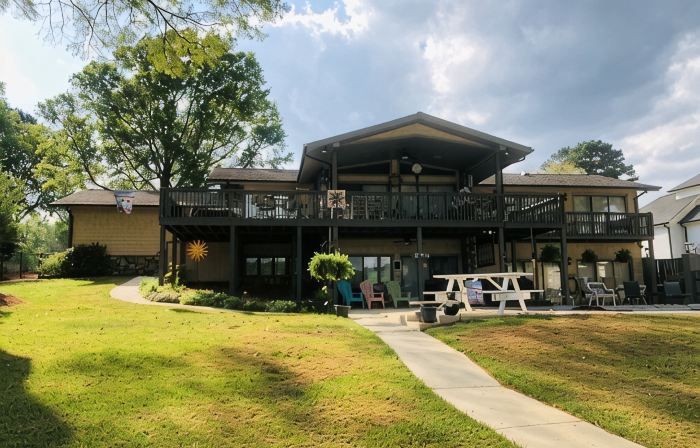 *Waterfront House on Lake Norman, Pool & Private Dock, Sleeps 1