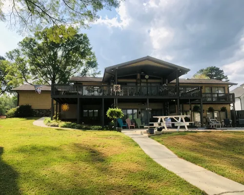 *Waterfront House on Lake Norman, Pool & Private Dock, Sleeps 1 Hotéis em Fallstown