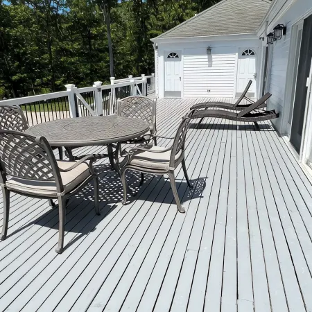 Beautiful Hamptons home  close to beaches, shopping, & restaurants!