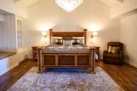 Newly Renovated Farmhouse on a Working Horse Ranch Near Popular Wedding Venues - 3-Star