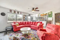 Music Themed 3-bedroom house with WiFi, AC and easy access to FT Carson - Wifi