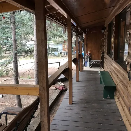 Cabin in The Pines.. Available 240v Tesla and EV charging. Отели в г. Хебер-Овергаард