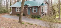 CHARMING Saluda on My Mind – 2min Walk to Downtown - Wifi