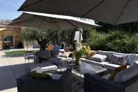 Villa for 10 Guests with Pool, Surrounded by Trees, Just 15 Min from Bordeaux - 빌라