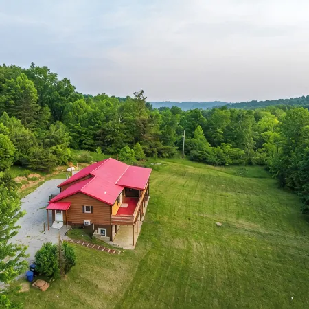 Nature Retreat: Hot Tub, Fire Pit & Hocking Hills