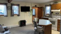 Den Mishka - Kodiak's Den of the Little Bear