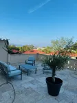 Magnificent 9-person house close to town center.