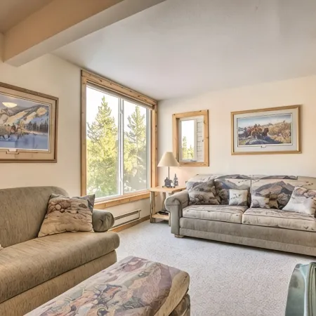 Mtn View Beauty- Walk to Slopes & Lake Lavinski- Top Rated Condo-Sleeps 5-Cheap