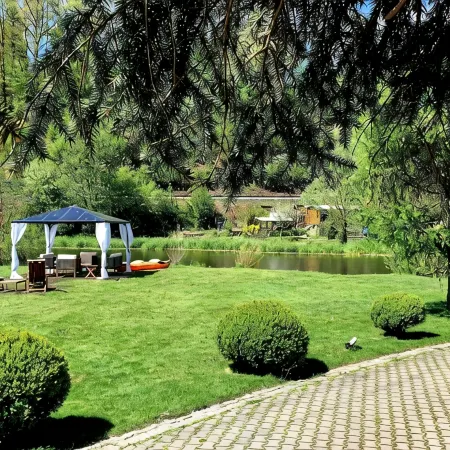 Vacation apartment on the ground floor with large garden and access to the Waldnaab