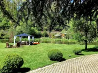 Vacation apartment on the ground floor with large garden and access to the Waldnaab - Homestays
