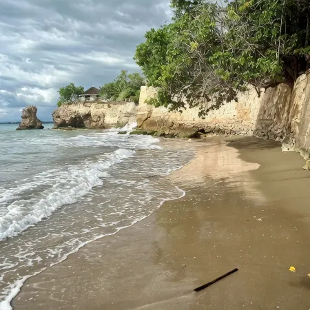 Oceanfront Luxury Villa: Private Beach & Staff, Solar Powered