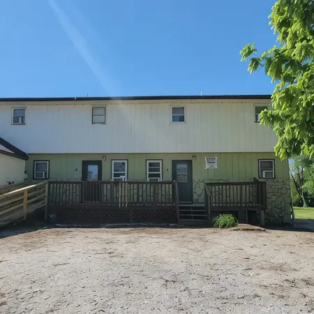 Walking Distance to Temple and Downtown Nauvoo! Family Size Apt. W/ Full Kitchen