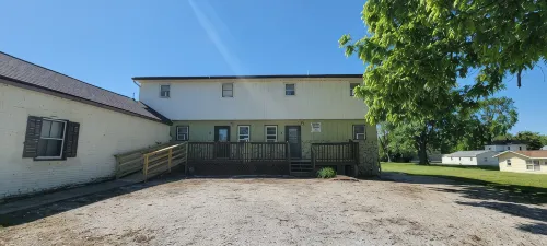 Walking Distance to Temple and Downtown Nauvoo! Family Size Apt. W/ Full Kitchen - Wifi