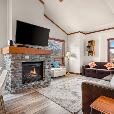 Penthouse Corner Unit with stunning Mountain View’s