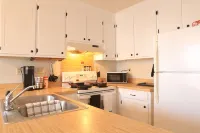 Cozy 2-Bedroom Townhome Close to Everything - 3-Star