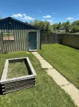 Cozy home with fenced yard and pet friendly. - Homestays