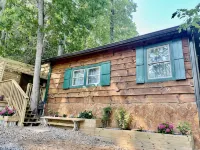 CUTE LITTLE COTTAGE NEAR DOWNTOWN BREVARD - 무료 와이파이