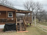 Ben Ranch Cabin # 2 located in a century old Pecan Orchard. 2 Bedroom plus couch - Chalets