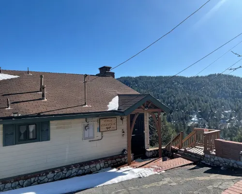 Charming Lake House Retreat with Spectacular Breathtaking Views! Hoteles en Crestline