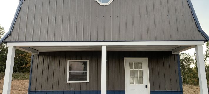 Blue Cabin in the woods close to Whiteman AF Base and Univ. of Central Missouri Hotels in Johnson County