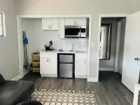 Quiet Studio in New Port Richey Downtown. Apartment B - Apartments