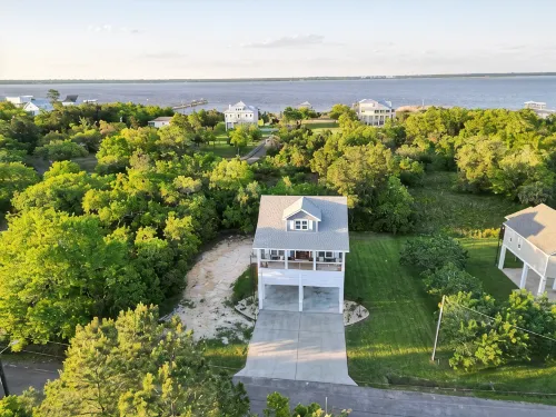 High Blue Bungalow-Southern Charm on the MS Gulf Coast - 4-Star