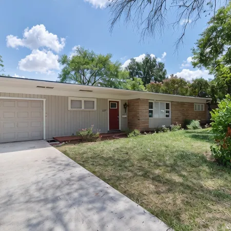 4 bedroom house near, 15 min from Magnolia