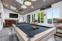 Lake Vibez: 5Br Pocono Lakefront, Private Dock, Swim, Kayaks, Boats & Golf - 4 tähden